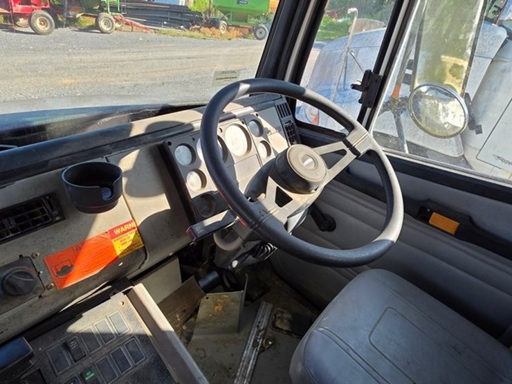 2002-freightliner-fl70-image-50