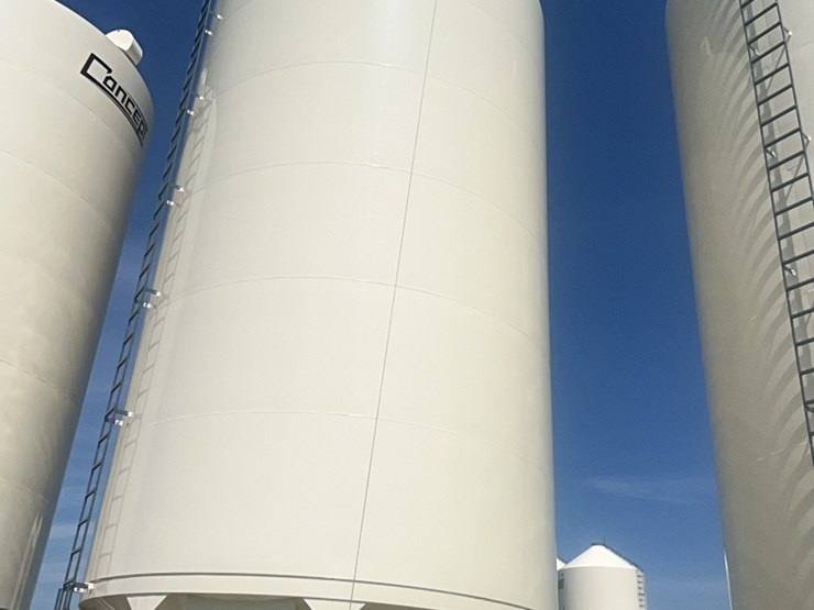 concept-7,500-bu.-hopper-bin,-equipped-with-bin-fan-with-3-phase-agi-grainguard-10-hp-electric-motor.-image-3
