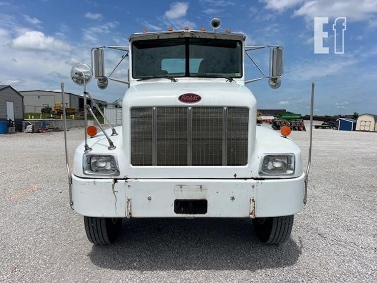 2003-peterbilt-330-image-10