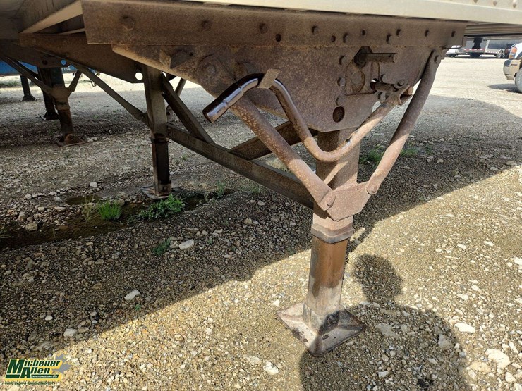 2013-great-dane-53'-x-102"-image-12