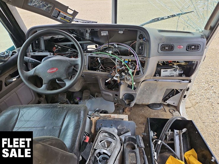 2018-peterbilt-367-image-12