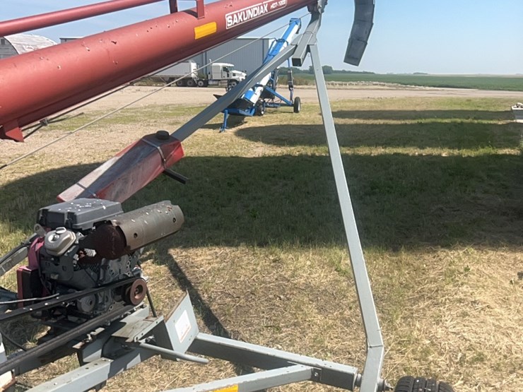 sakundiak-model-hd-7–1200-grain-auger-with-gx-620-v-twin-honda-with-the-electric-start-image-17