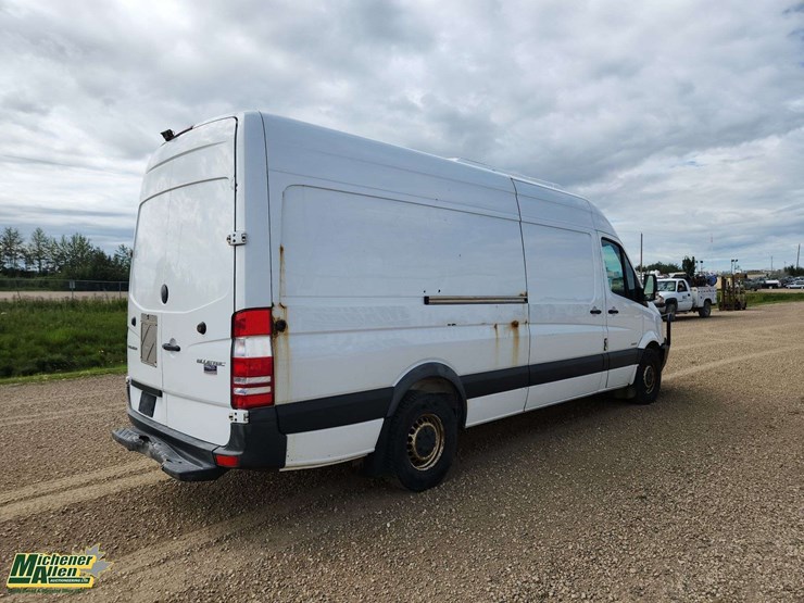 2016-mercedes-benz-sprinter-2500-image-4