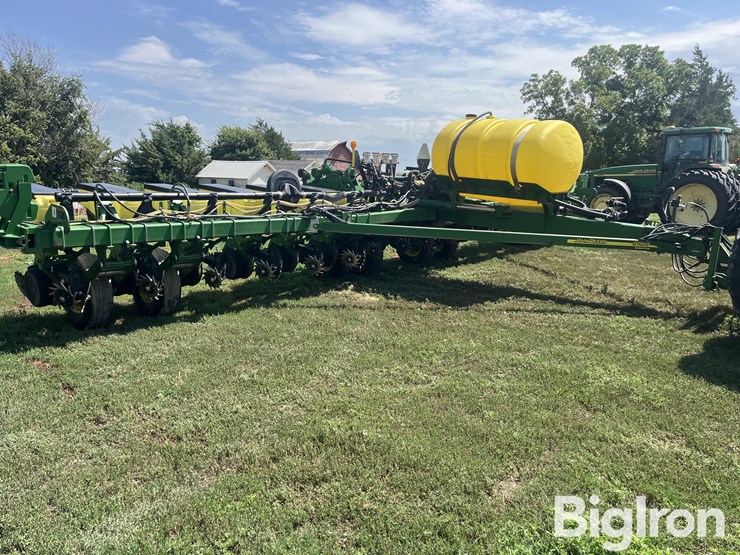 2010-john-deere-1770nt-image-3