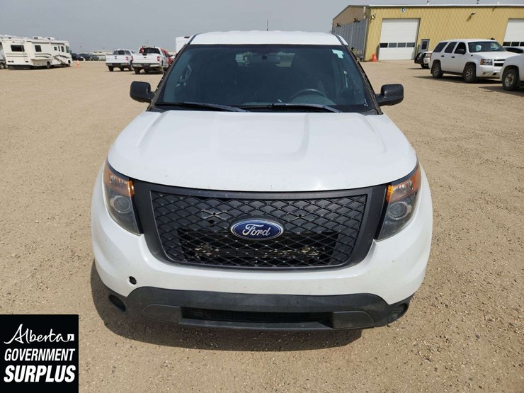 2015-ford-explorer-image-18
