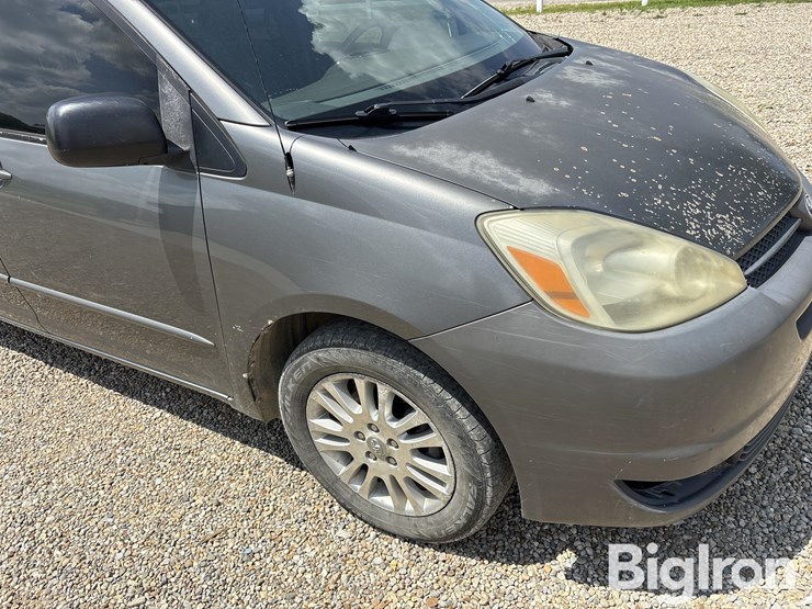 2004-toyota-sienna-image-12
