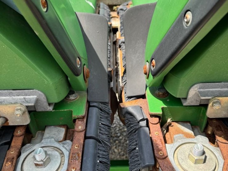 2010-john-deere-608c-image-14
