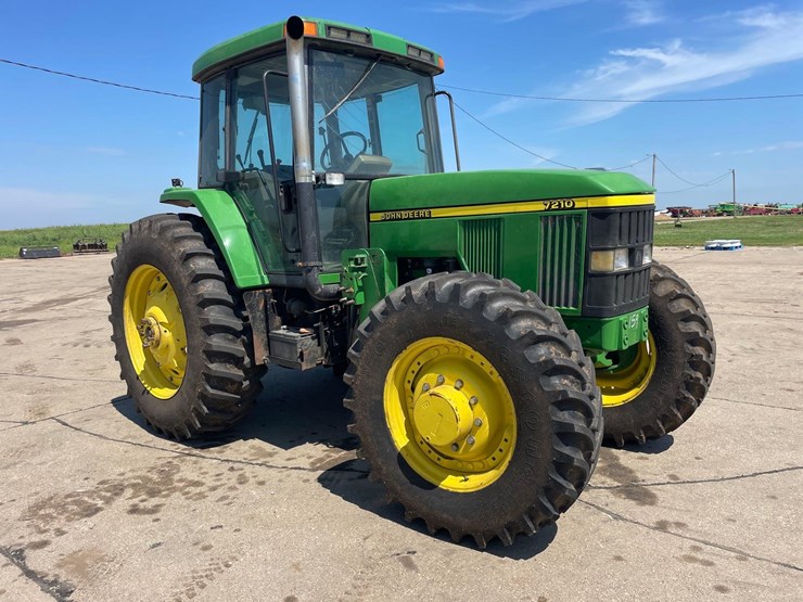 john-deere-7210-image-2