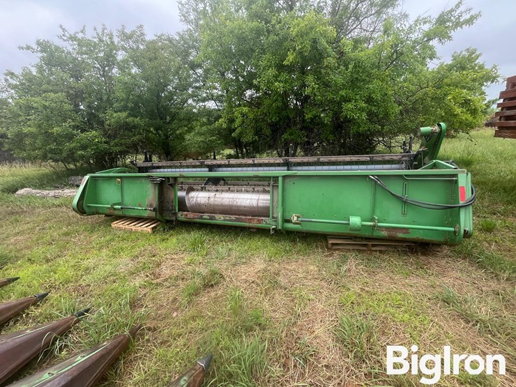 john-deere-220-image-4