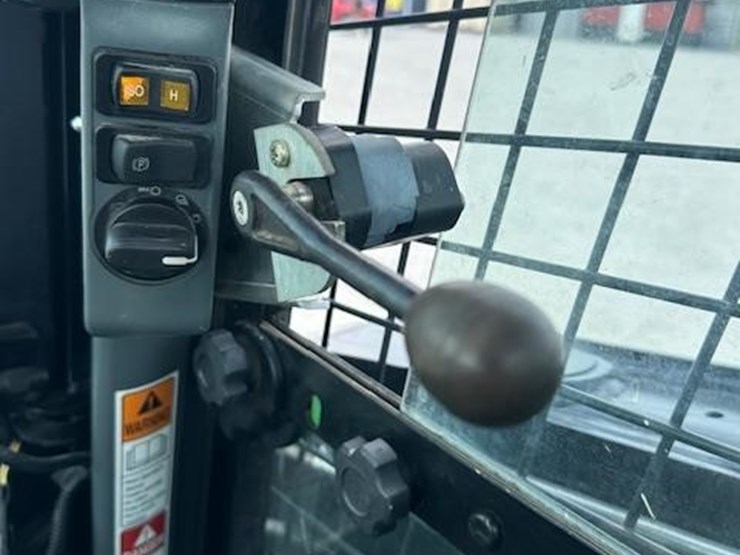2015-new-holland-c227-image-20