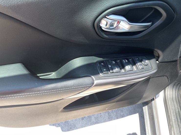 2019-jeep-cherokee-image-22