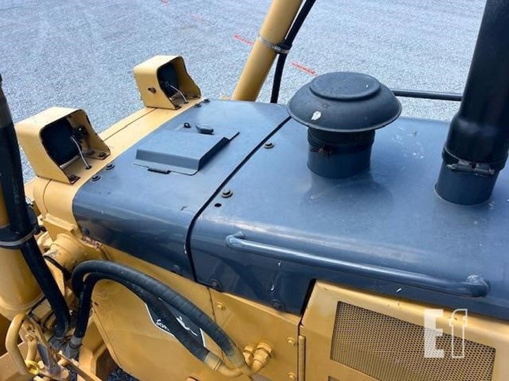 2000-deere-750c-lt-ii-image-27