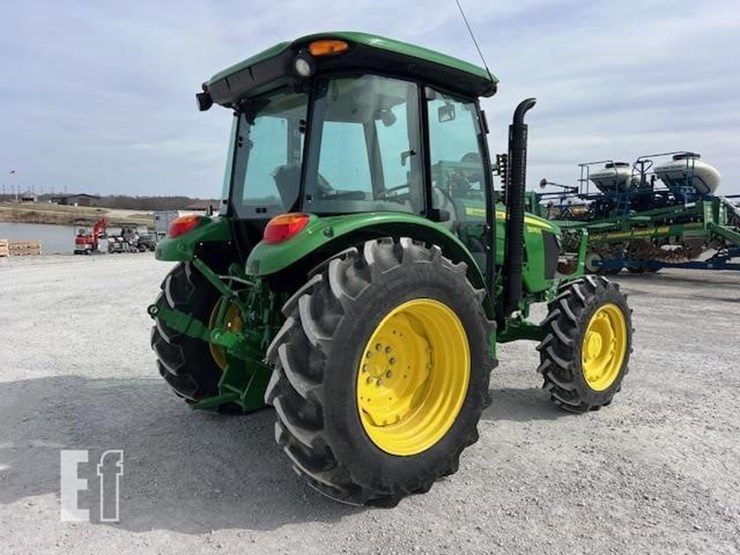 2023-john-deere-5075e-image-4