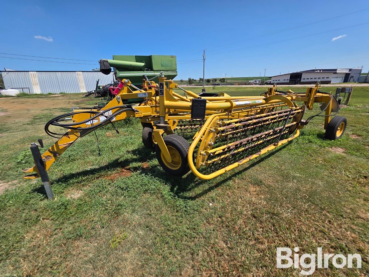 2013-vermeer-r2300-image-1