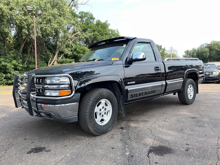 2002-chevrolet-silverado-1500-z71-image-1
