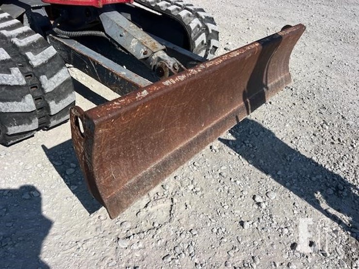 takeuchi-tb235-2-image-12