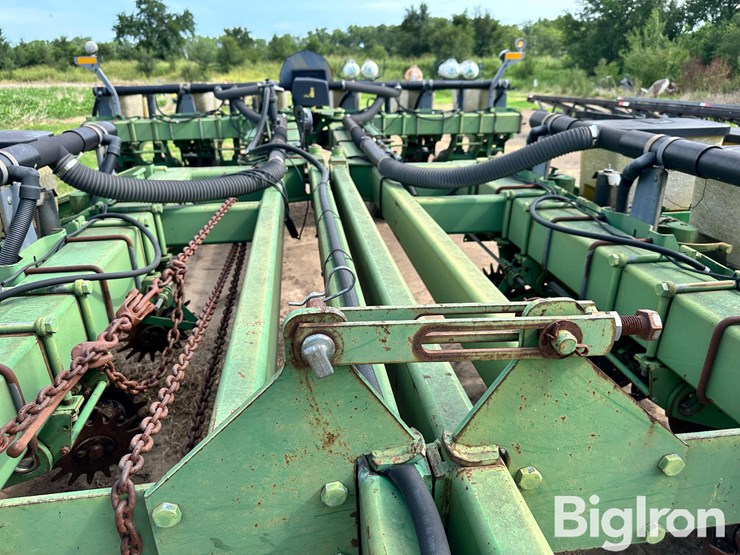 john-deere-7200-image-12
