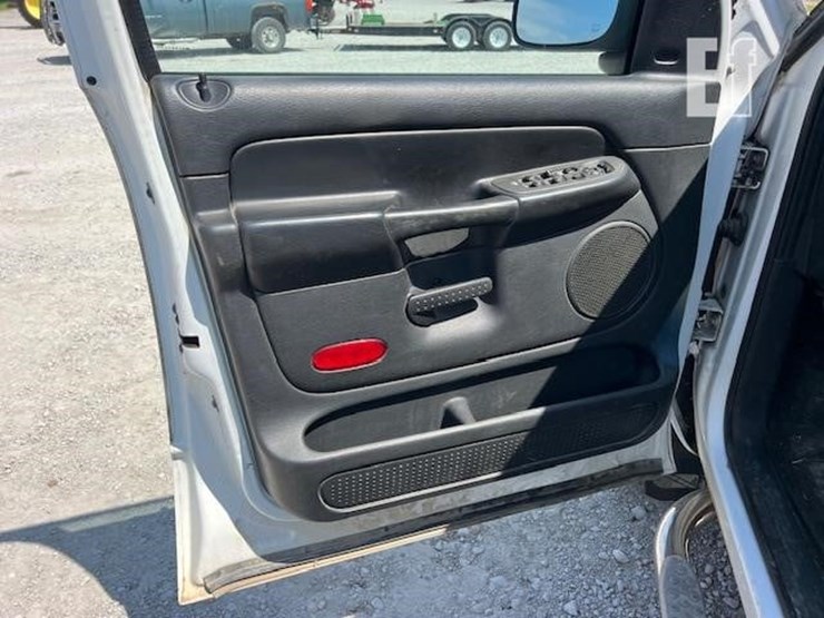 2004-dodge-ram-1500-image-36