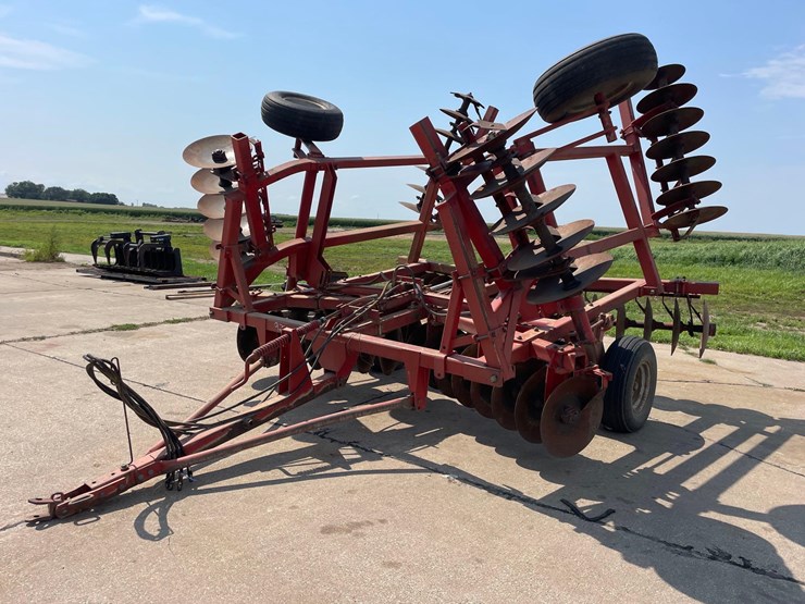 massey-ferguson-820-image-3