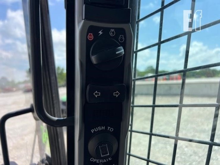 2020-new-holland-c332-image-33