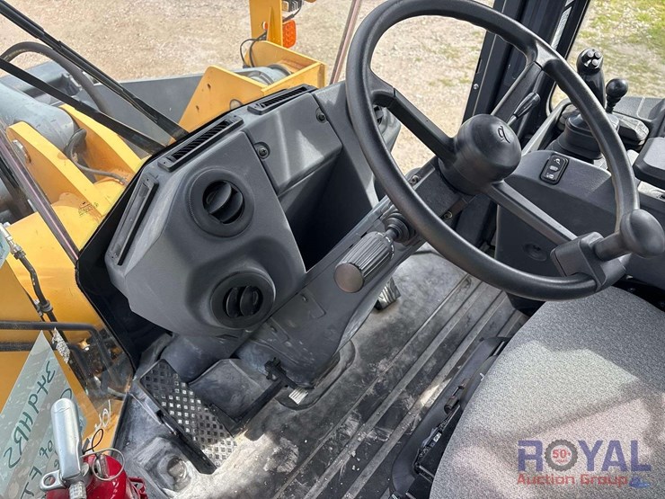 2018-deere-524k-image-9