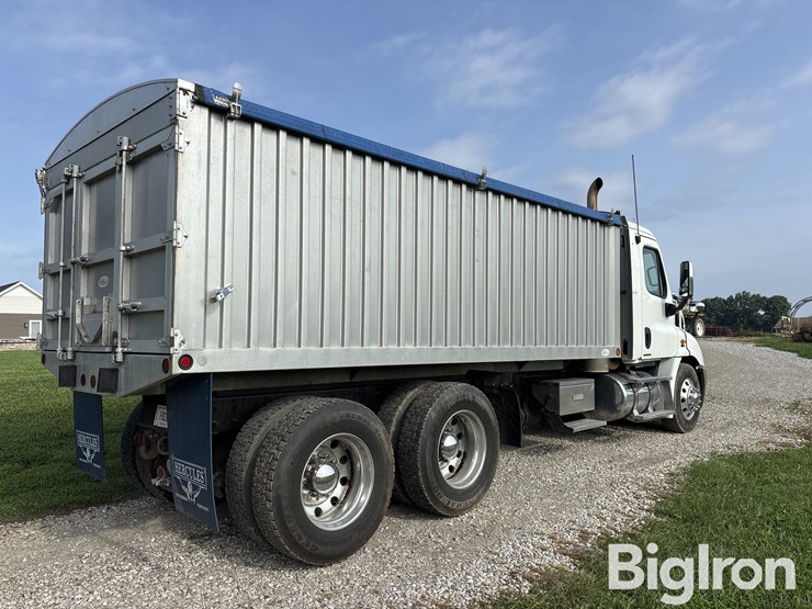 2011-freightliner-cascadia-113-image-5