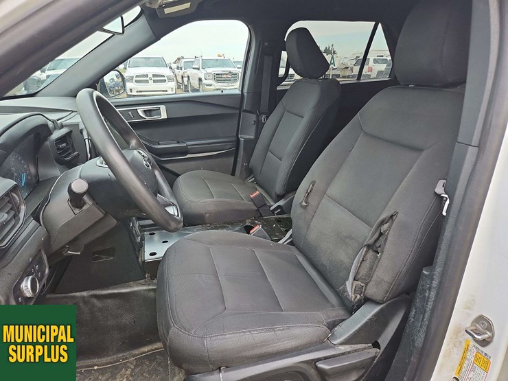 2020-ford-explorer-image-13