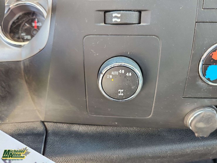 2011-chevrolet-silverado-1500-image-14