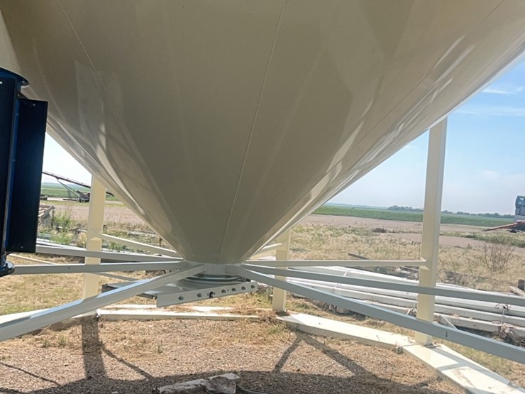 concept-7500-bushel-hopper-bin,-fully-equipped-with-agi-grainguard-10-hp-bin-fan-with-three-phase-electric-motor-image-41
