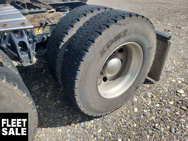 2019-peterbilt-579-image-13