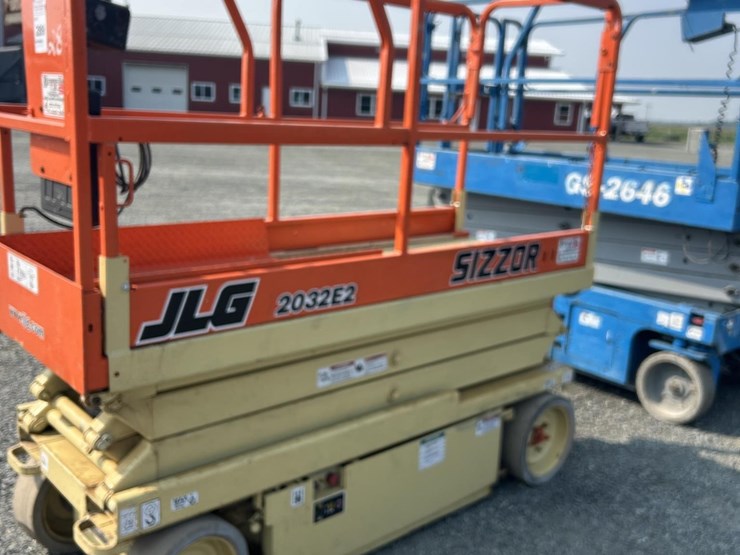 2001-jlg-2032e2-image-2