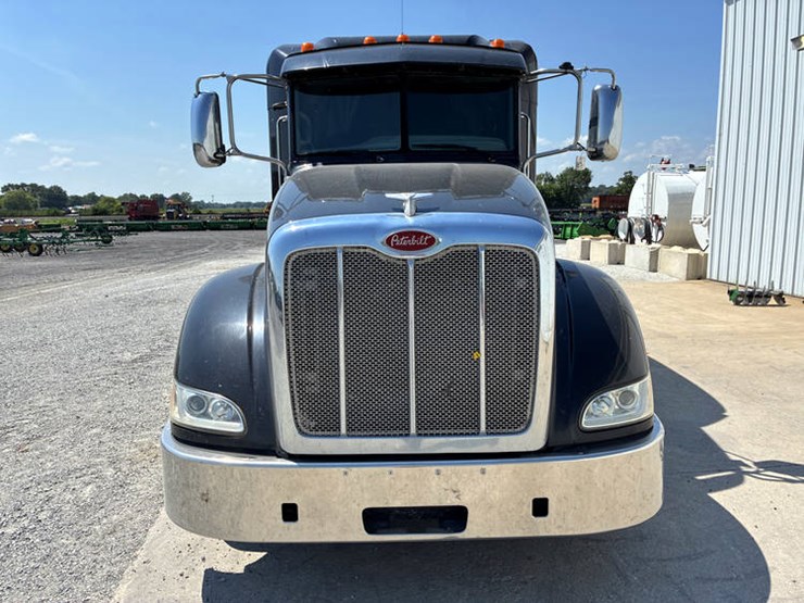 2011-peterbilt-386-image-12