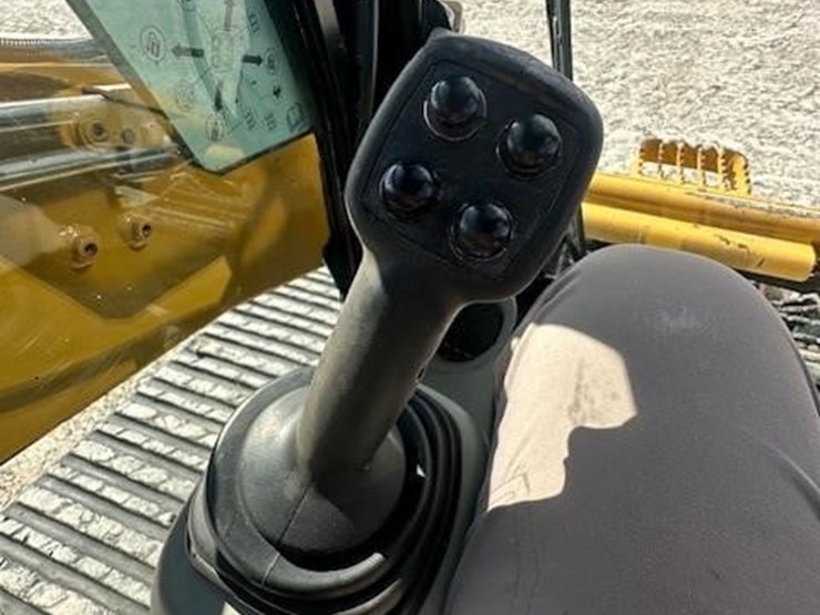 2013-caterpillar-287c2-image-16