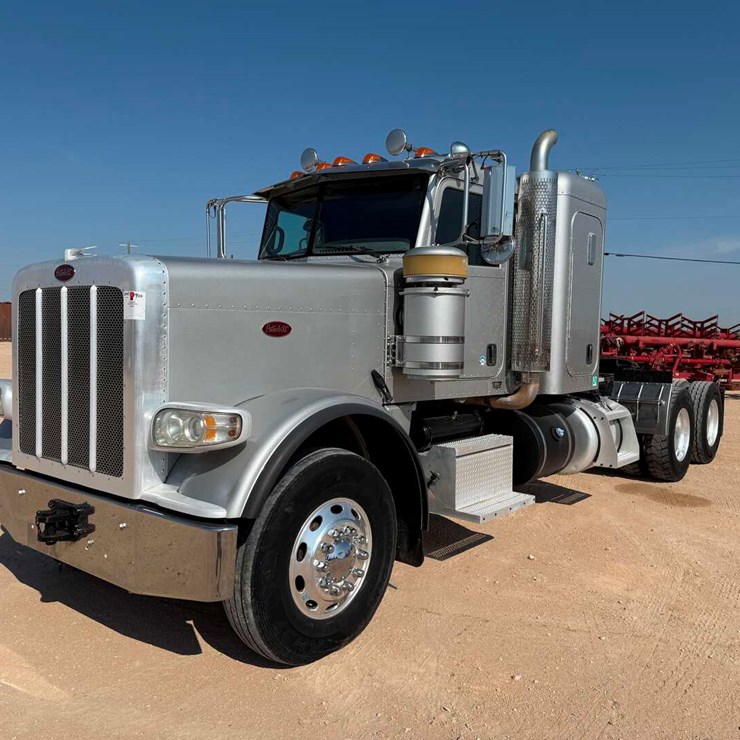 2013 PETERBILT 388
