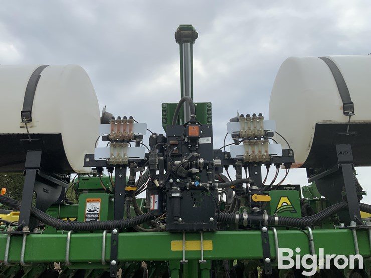 2021-john-deere-1745-image-18