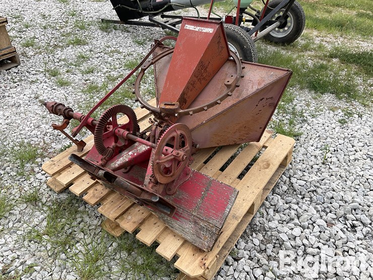 international-end-gate-seeder-image-5