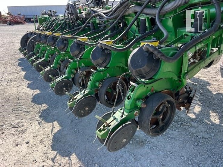 2009-john-deere-1770nt-image-61