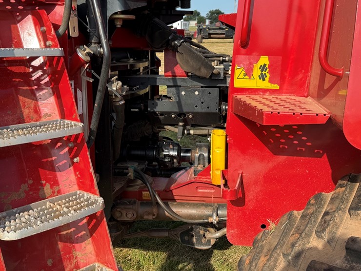 2023-case-ih-470-image-16