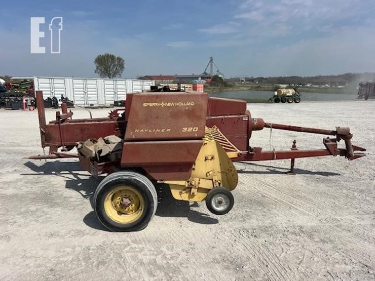 new-holland-320-image-3