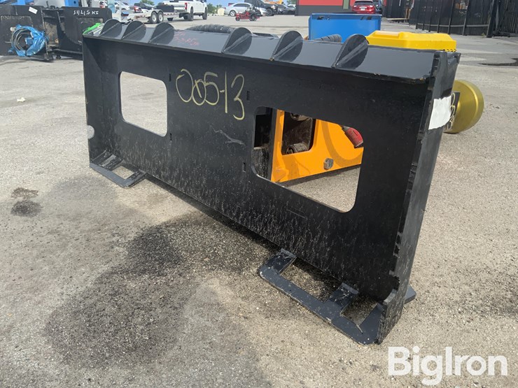 2025-post-pounder-giyi-680-skid-steer-post-driver-image-9