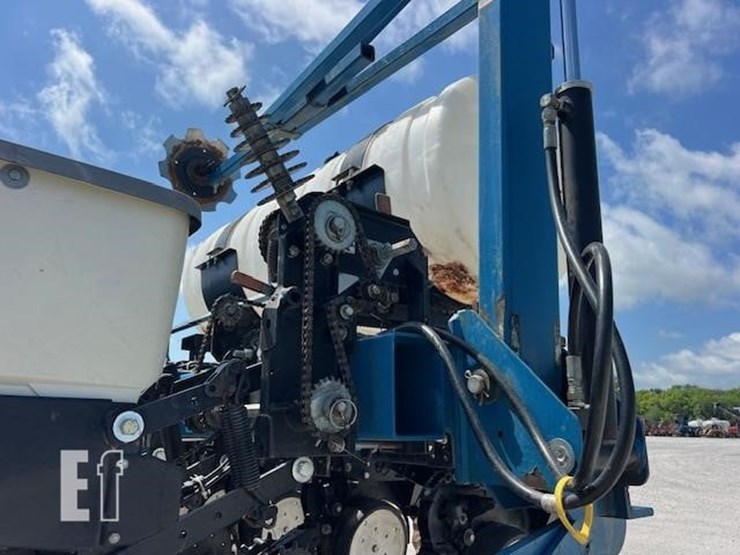 2001-kinze-3500-image-11