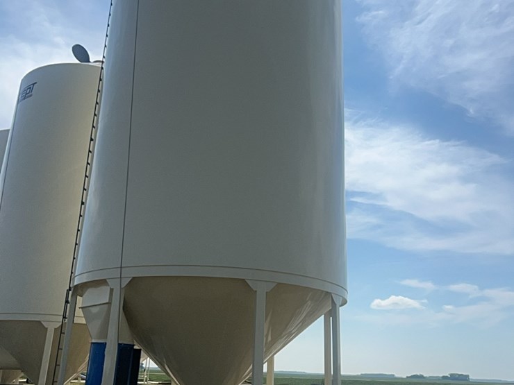 concept-7500-bushel-hopper-bin,-fully-equipped-with-agi-grainguard-10-hp-bin-fan-with-three-phase-electric-motor-image-14