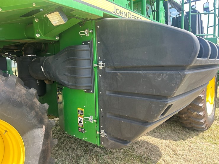 2016-john-deere-cs690-image-11