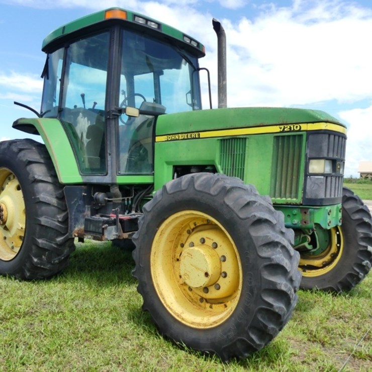 JOHN DEERE 7210