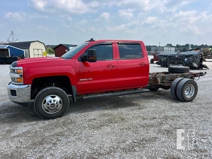 2018-chevrolet-silverado-3500hd-image-2