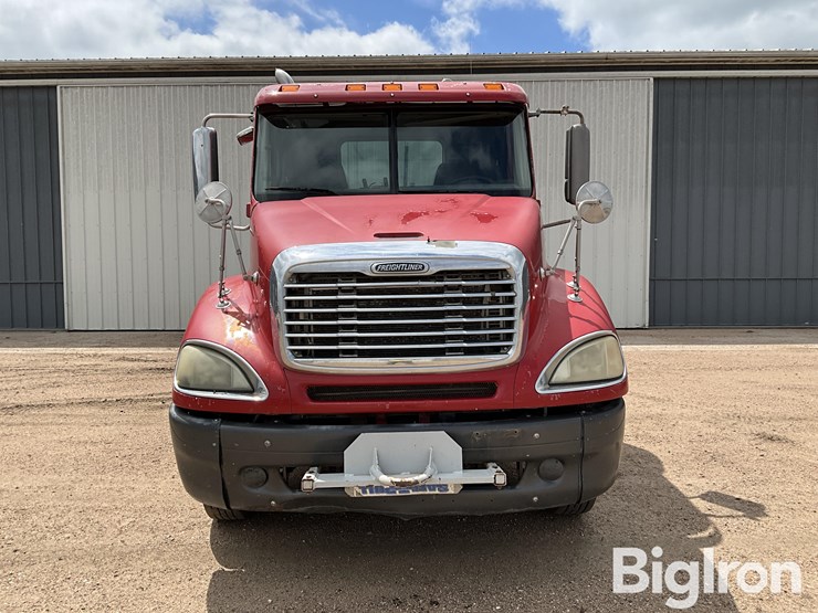 2007-freightliner-columbia-112-image-2