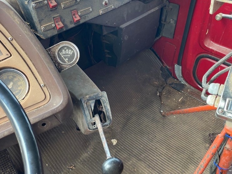 1982-ford-900-image-56