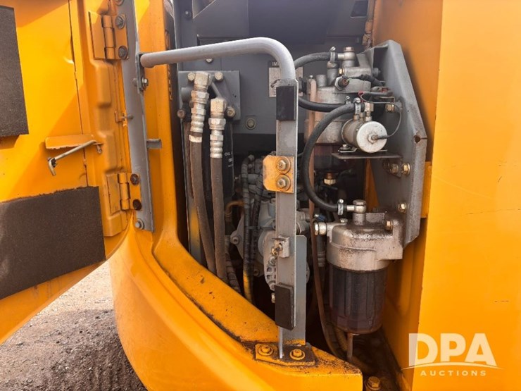 2012-deere-135d-image-50