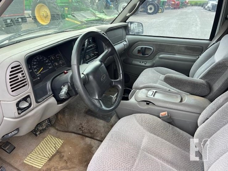 1999-chevrolet-suburban-image-49