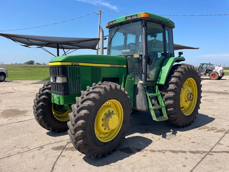 john-deere-7210-image-1